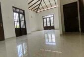 Upstairs house for rent in Godagama