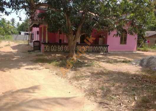 Land for sale with House in Kurunagala Nikawaratiya