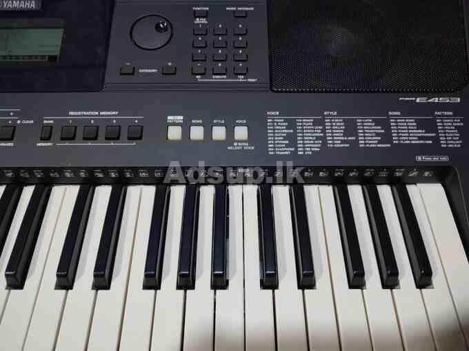 YAMAHA PSR-E453 Keyboard.