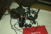 Scarlet 2i2 microphone set
