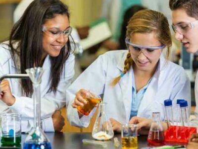 girls-in-science-large-2-650×520-1