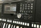 Yamaha PSR S975 Keyboard