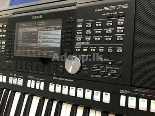 Yamaha PSR S975 Keyboard